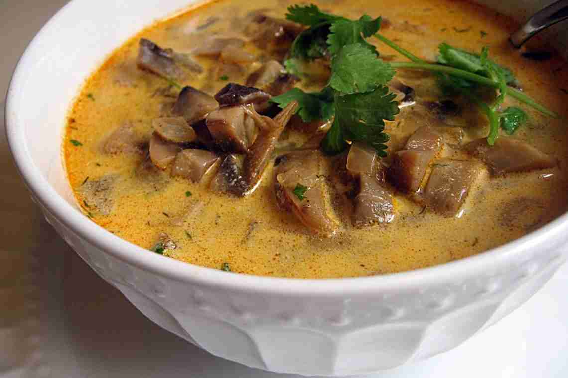 Как готовят суп мацвнис с грибами