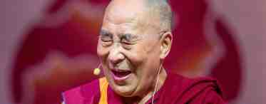 Далай-Лама смеется