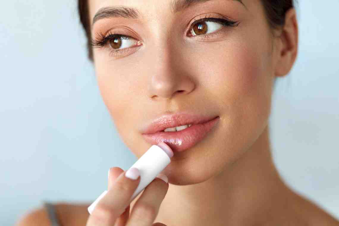 Уход за кожей губ с эфирными маслами