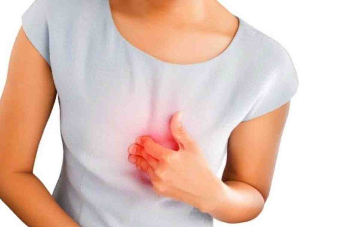 Жжение в области сердца - опасный симптом инеобходимо сразу же обратиться к врачу.