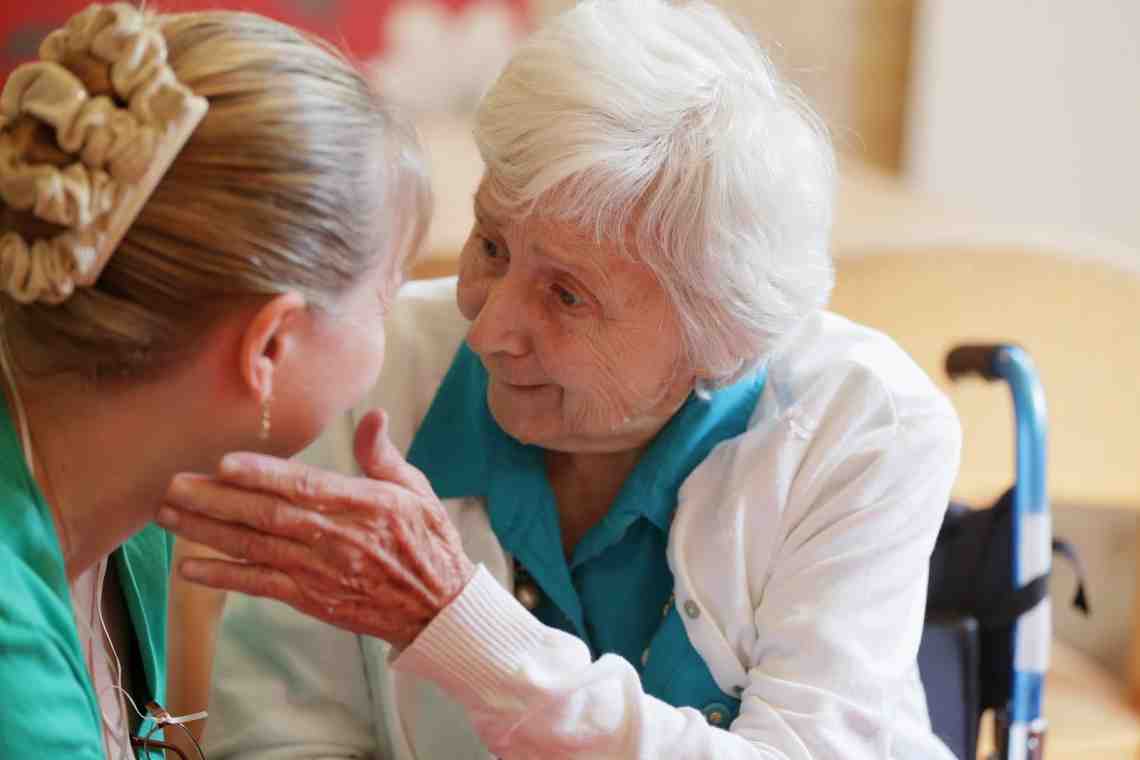 Старческая деменция: причины, симптомы, стадии, лечение, прогноз