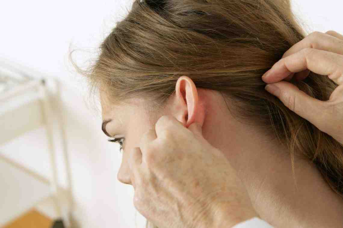 Выделение из ушей: симптомы, причины, диагностика и особенности лечения