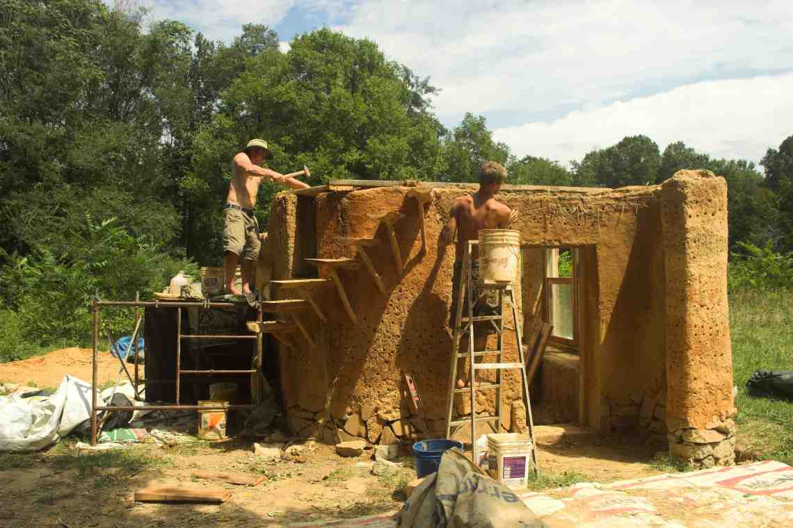 Как построить дом из глины