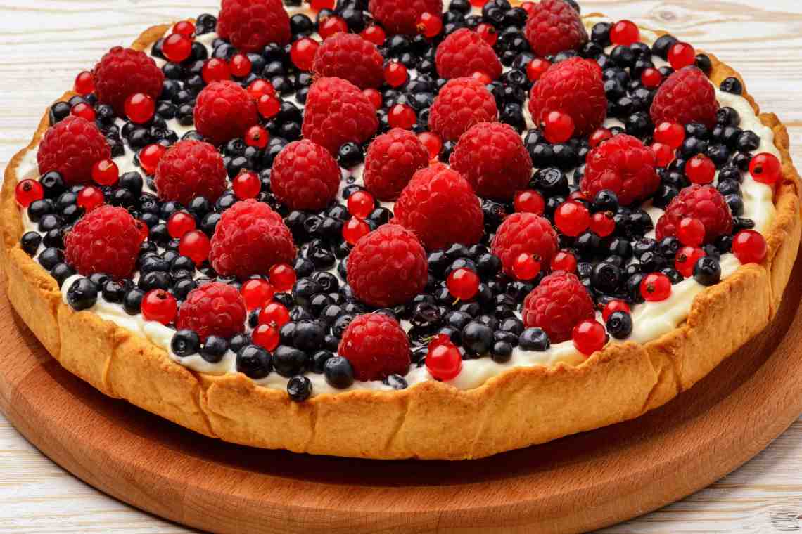 Вкусный пирог со свежими ягодами