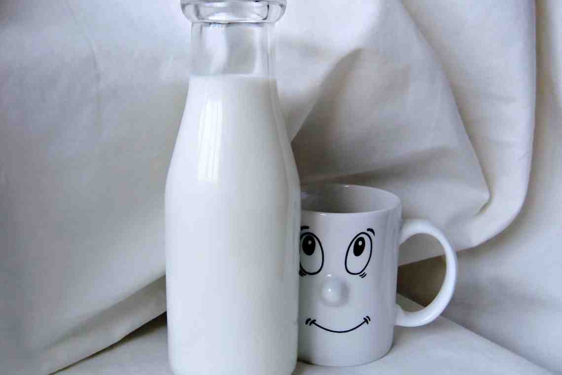 Интересные факты о молоке. Молоко может скиснуть во время грозы. Лягушка в молоке. Невидимые чернила из молока