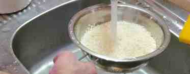 Китаянка научила готовить рис правильно: на сырую крупу нужно разбить 4 яйца