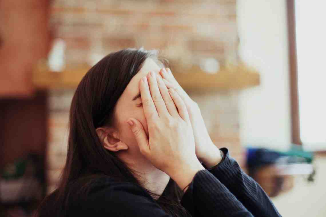 «Улыбающаяся депрепрессия»: 6 явных признаков, что близкий человек не в порядке