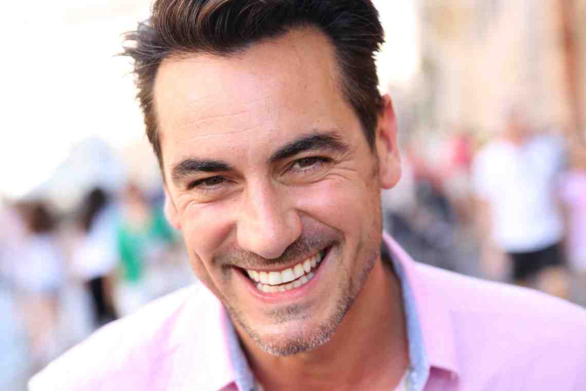Как улыбаться, чтобы очаровать любого мужчину: 3 правила харизматичной улыбки