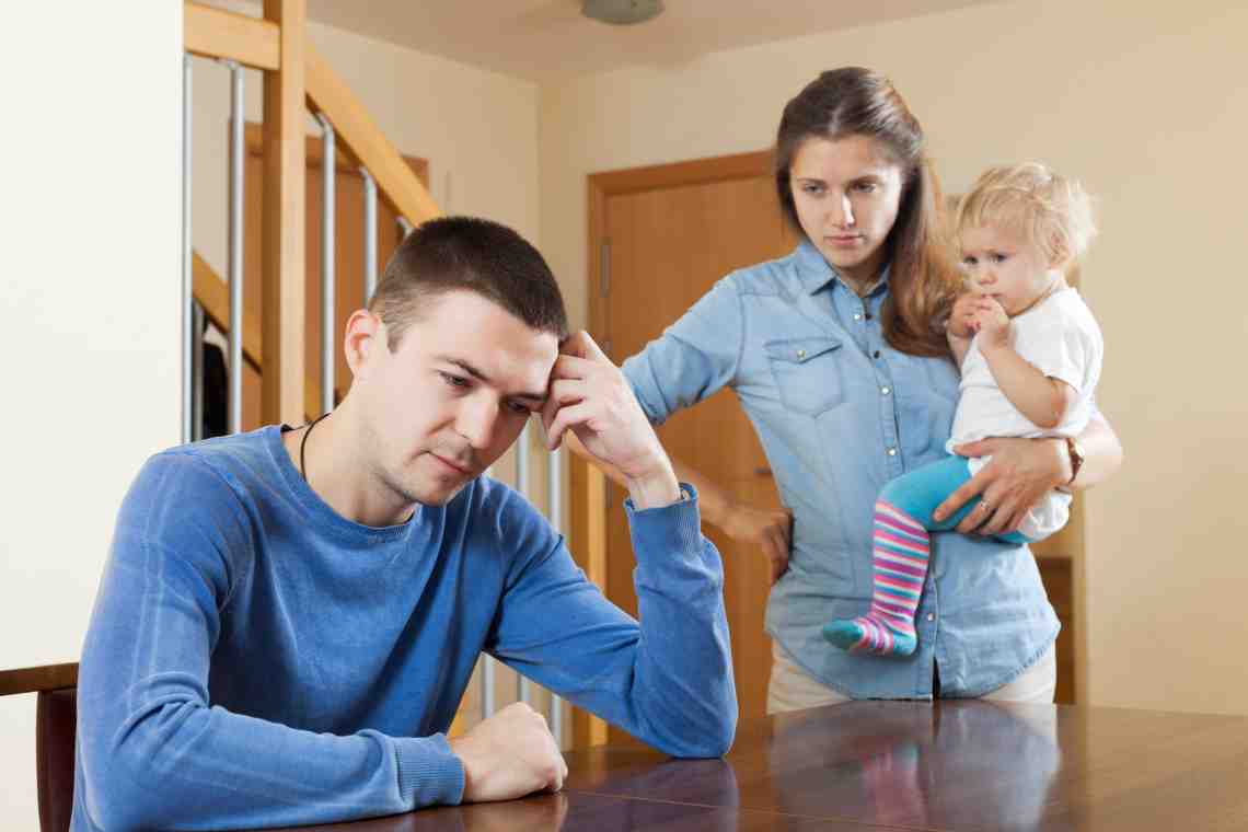 Мать-одиночка при живом муже, или как заставить его участвовать в семейной жизни