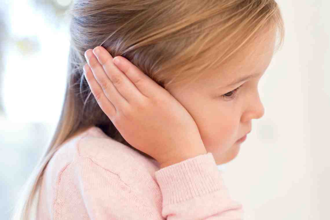 Как определить, что у ребенка болят уши