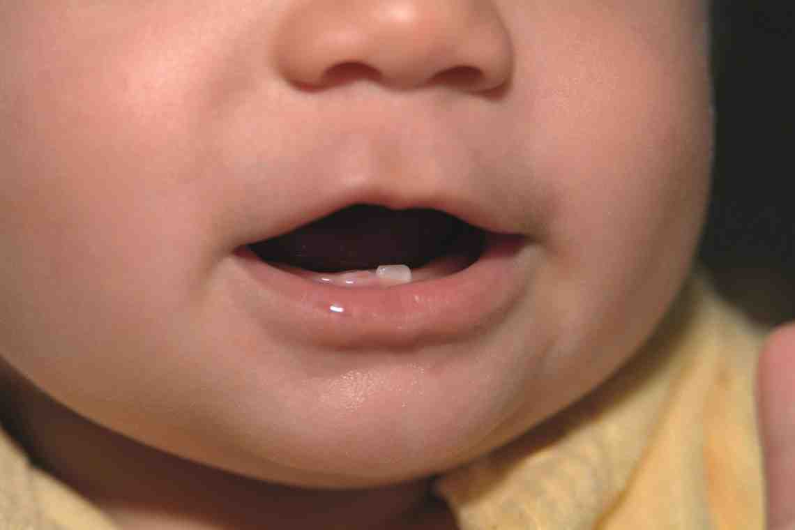 Как облегчить прорезывание зубов у ребенка