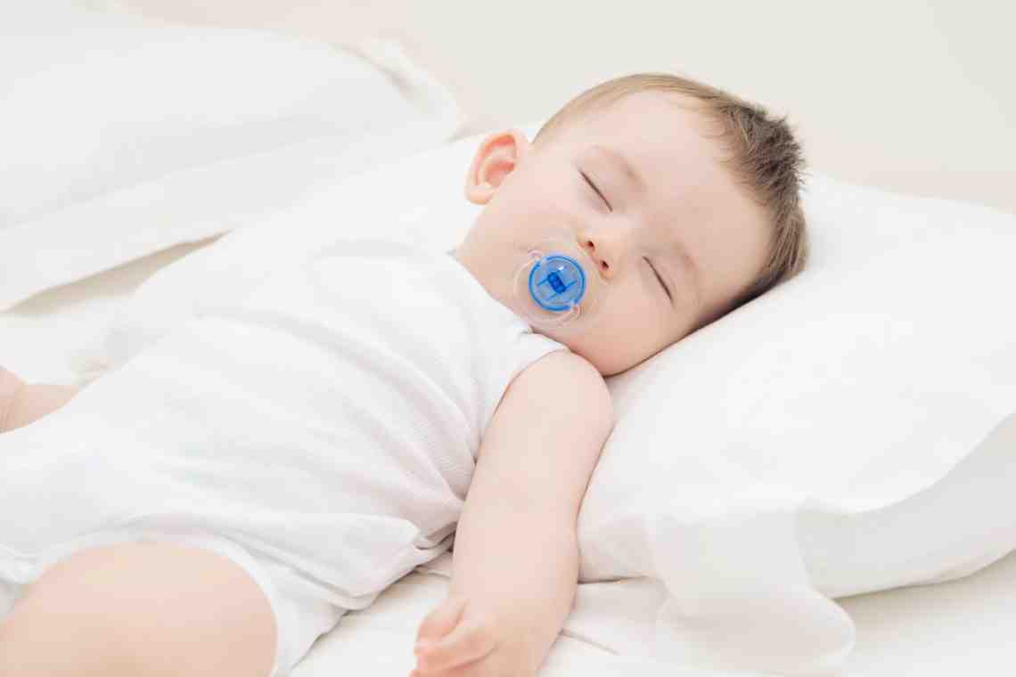 Как приучить ребенка к подушке