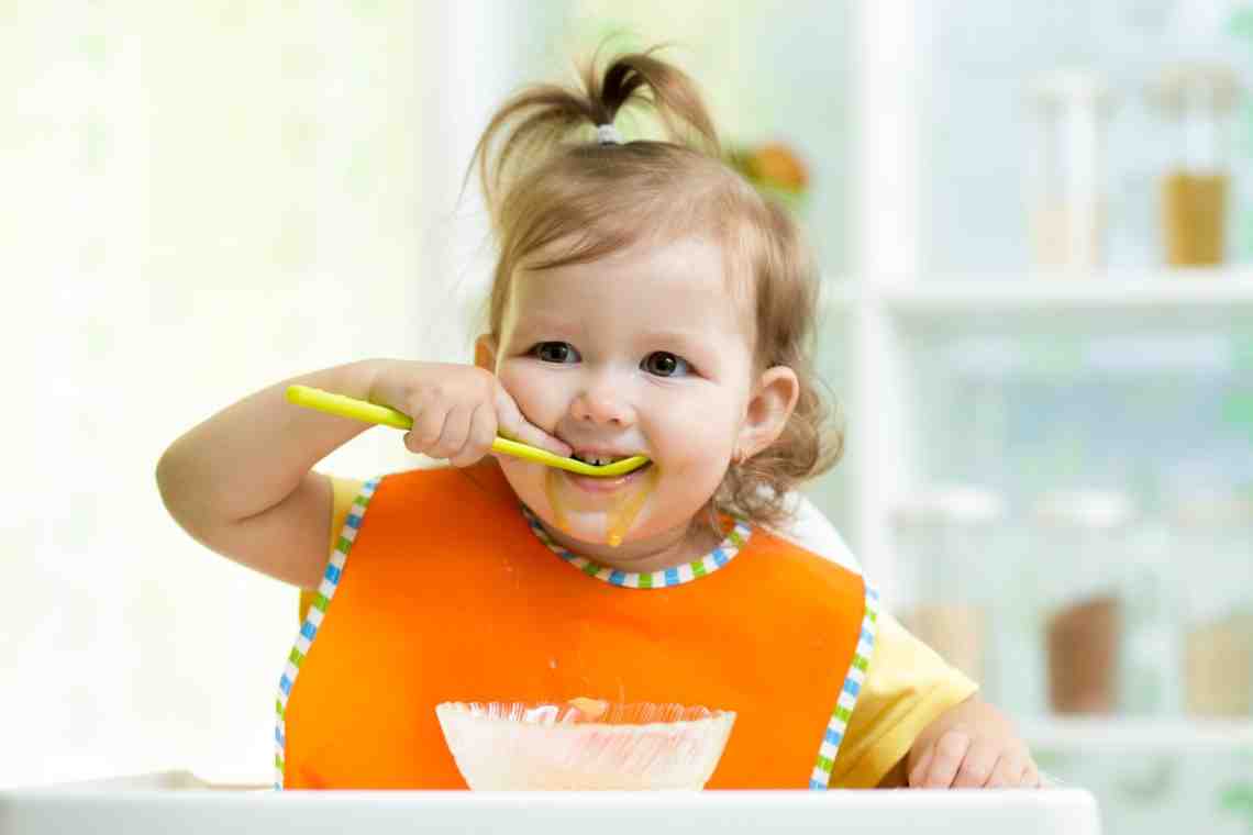 Как научить детей питаться самостоятельно