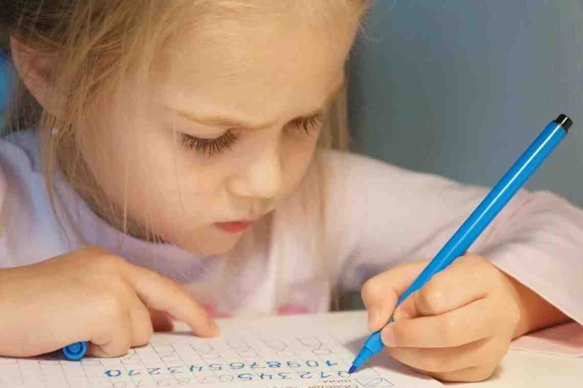 Как быть, когда ребенок пишет в отражение