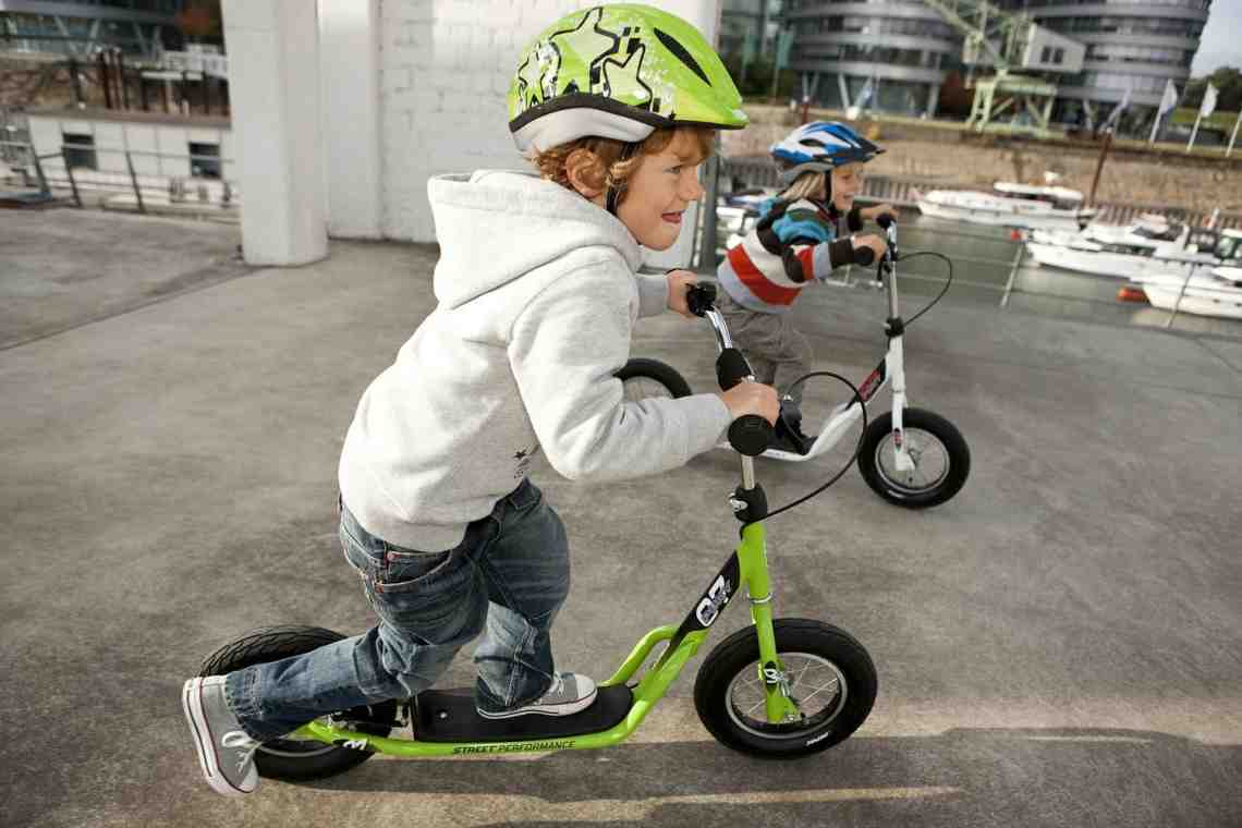 Как выбрать ребенку экипировку при покупке самоката или велосипеда