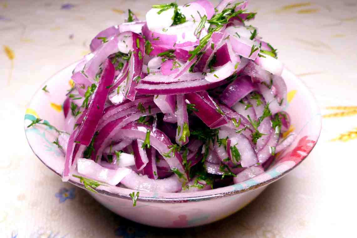 Маринованный лук для салата: особенности приготовления, рецепты