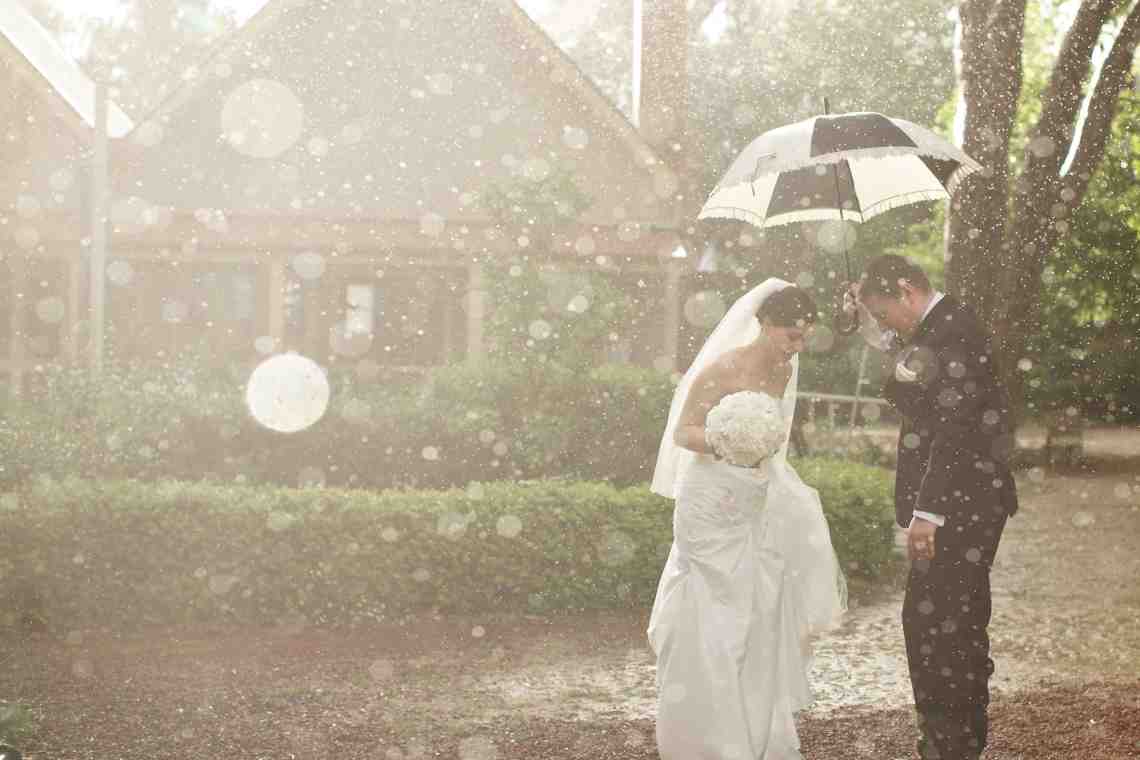 Дождь на свадьбу: что сулит примета
