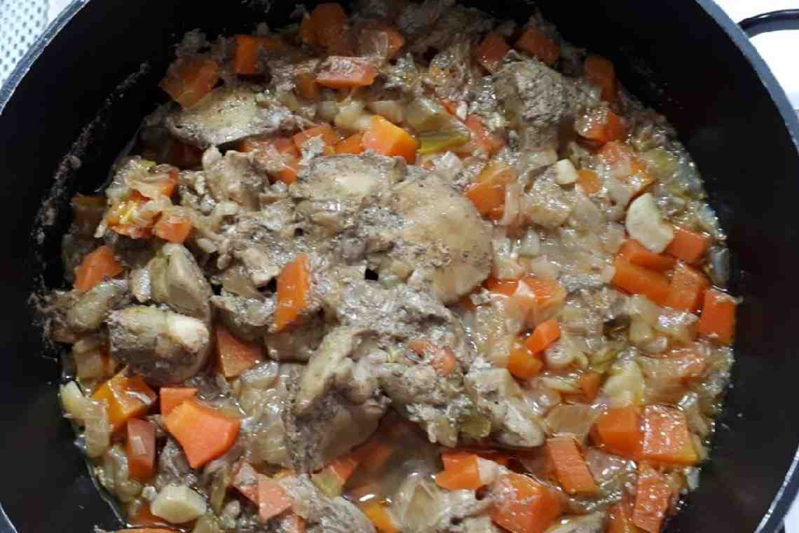 Как приготовить куриную печень, тушеную с луком и морковью: лучшие рецепты