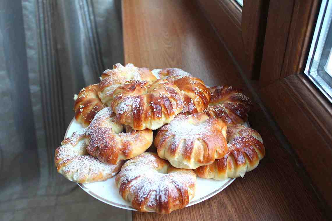 Делаем вкусные булочки со сгущенкой