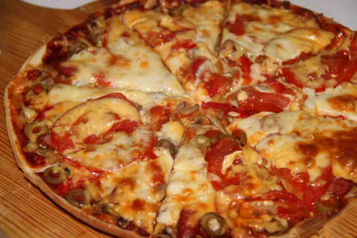 Излюбленный рецепт рачительных итальянцев: домашняя пицца