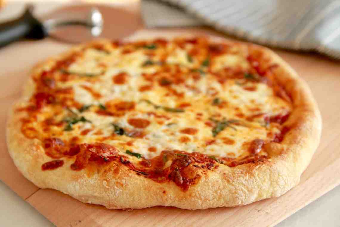 как сделать пиццу в духовке в домашних условиях из готового теста дрожжевого фото 87