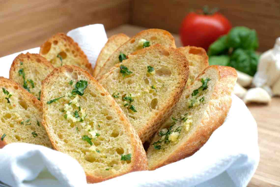 Как готовить чесночный хлеб