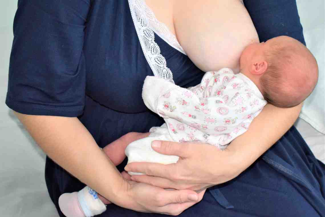Китай предлагает вскармливать младенцев грудным молоком