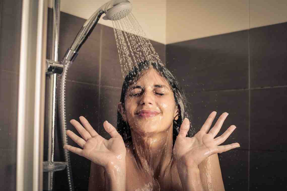 Как правильно принимать контрастный душ. Его польза для организма.