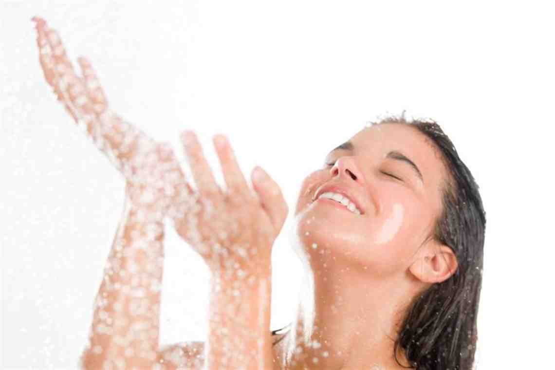 Shower face. Гигиена тела женщины.