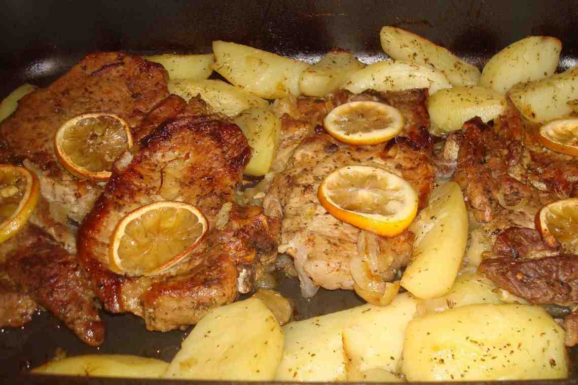 Запечь в духовке мясо с картошкой. Запеченная картошка с мясом. Как вкусно запечь мясо в духовке