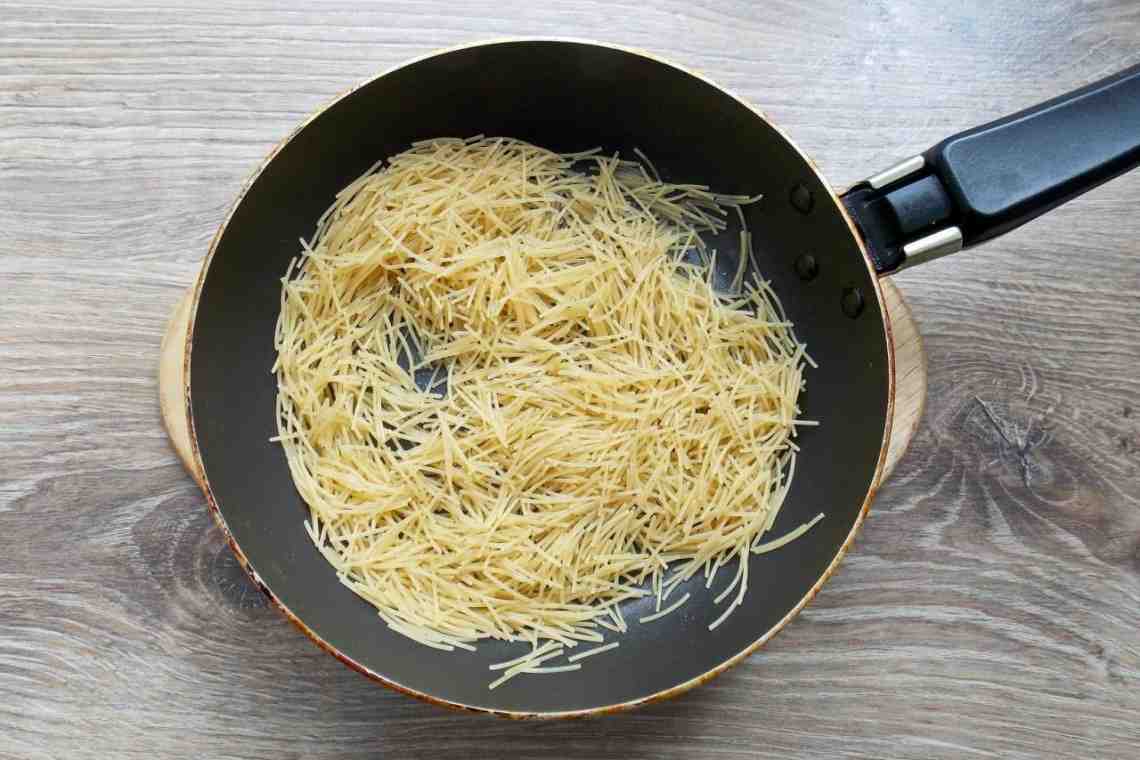Как пожарить макароны на сковороде без варки: рецепты