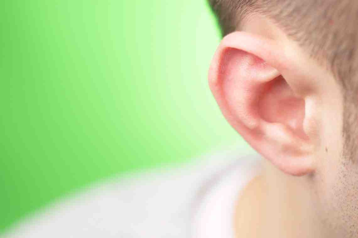 Фурункул в ушах — это опасно?