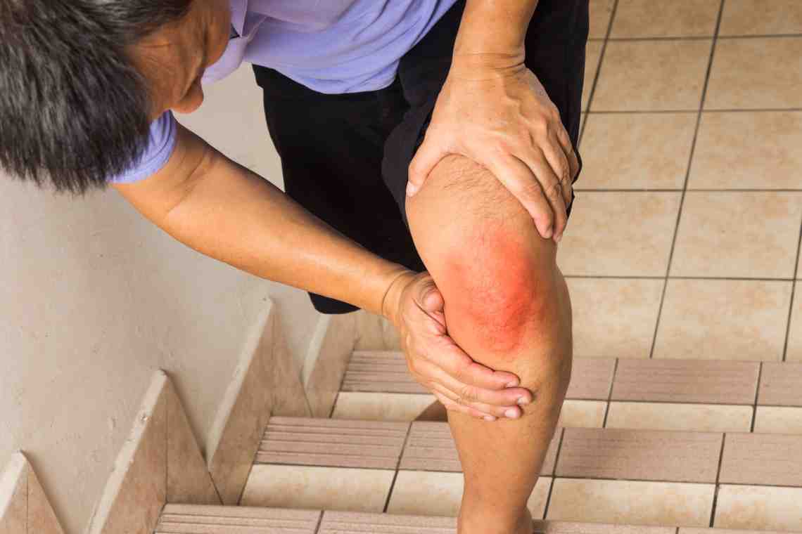 Почему болит коленный сустав: причины и лечение