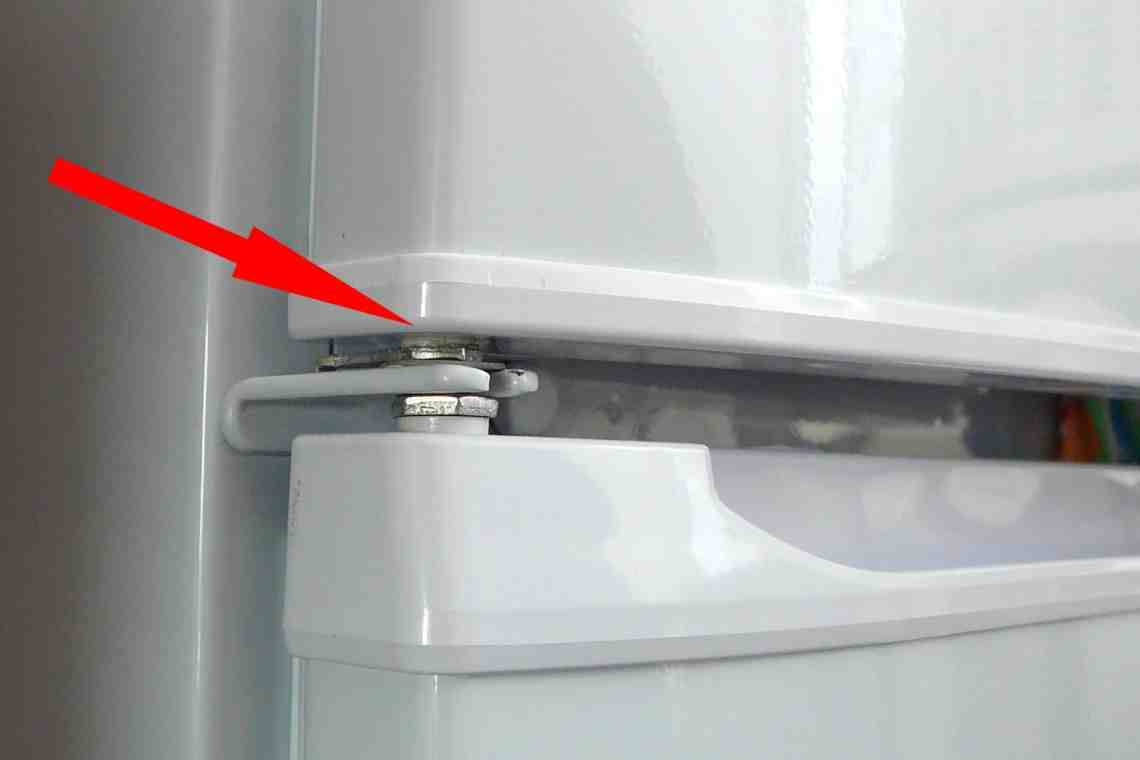 Как перевесить дверцу холодильника
