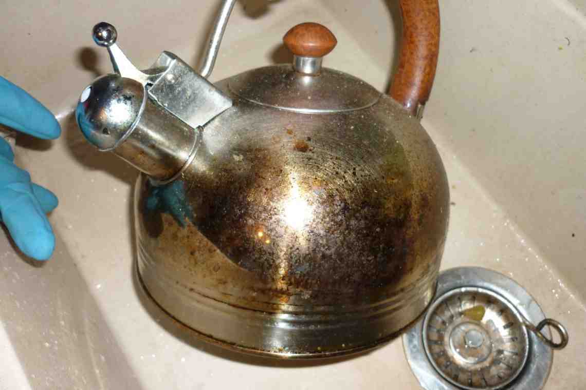 Чем и как почистить металлический чайник