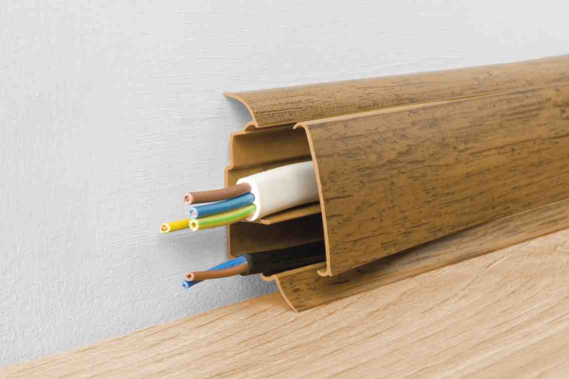Как крепить плинтус с кабель каналом