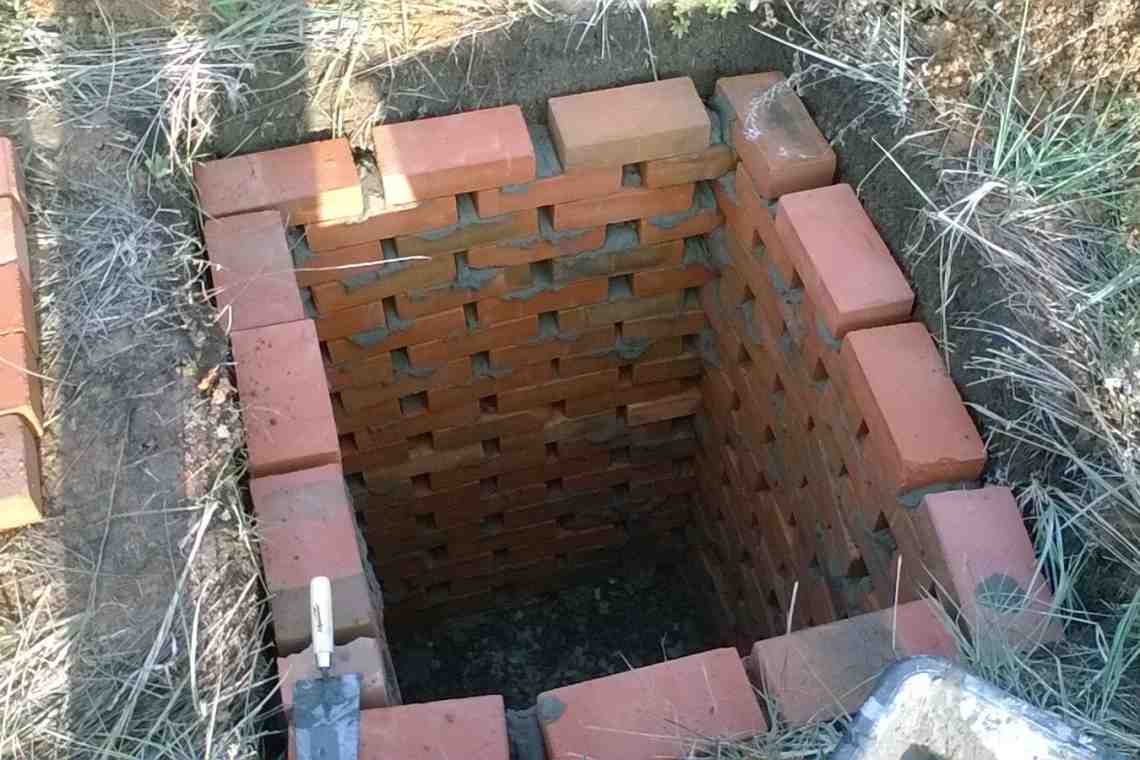 Как построить на даче туалет с выгребной ямой