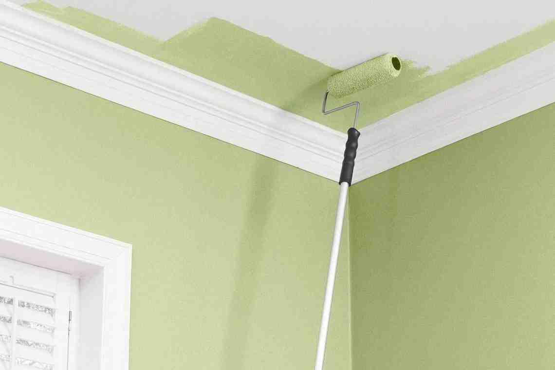 Как самостоятельно покрасить потолки
