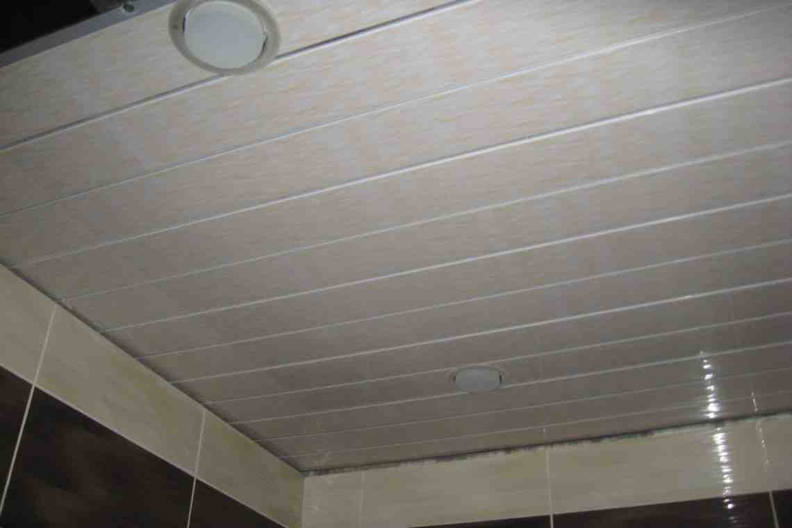 Как сделать пластиковый потолок в ванной