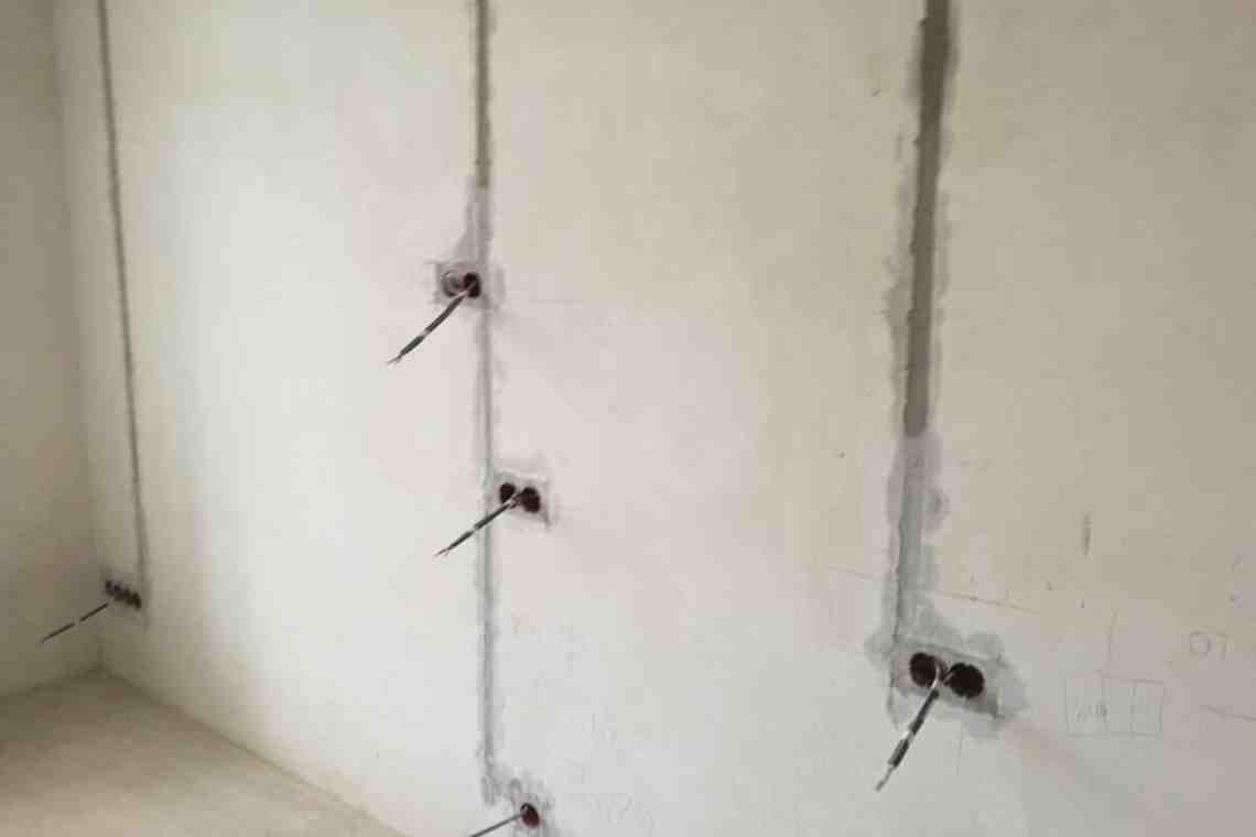 Как проложить кабель в стене