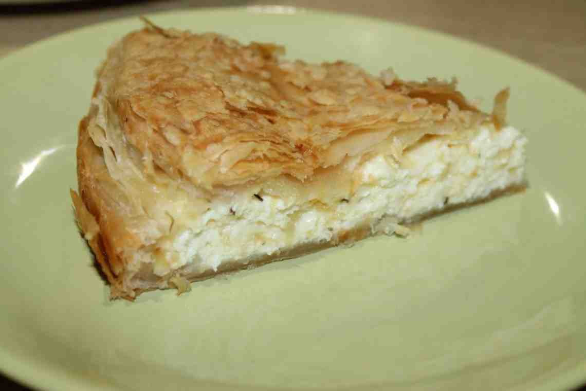 Слоеный пирог с сыром адыгейским: пошаговый рецепт