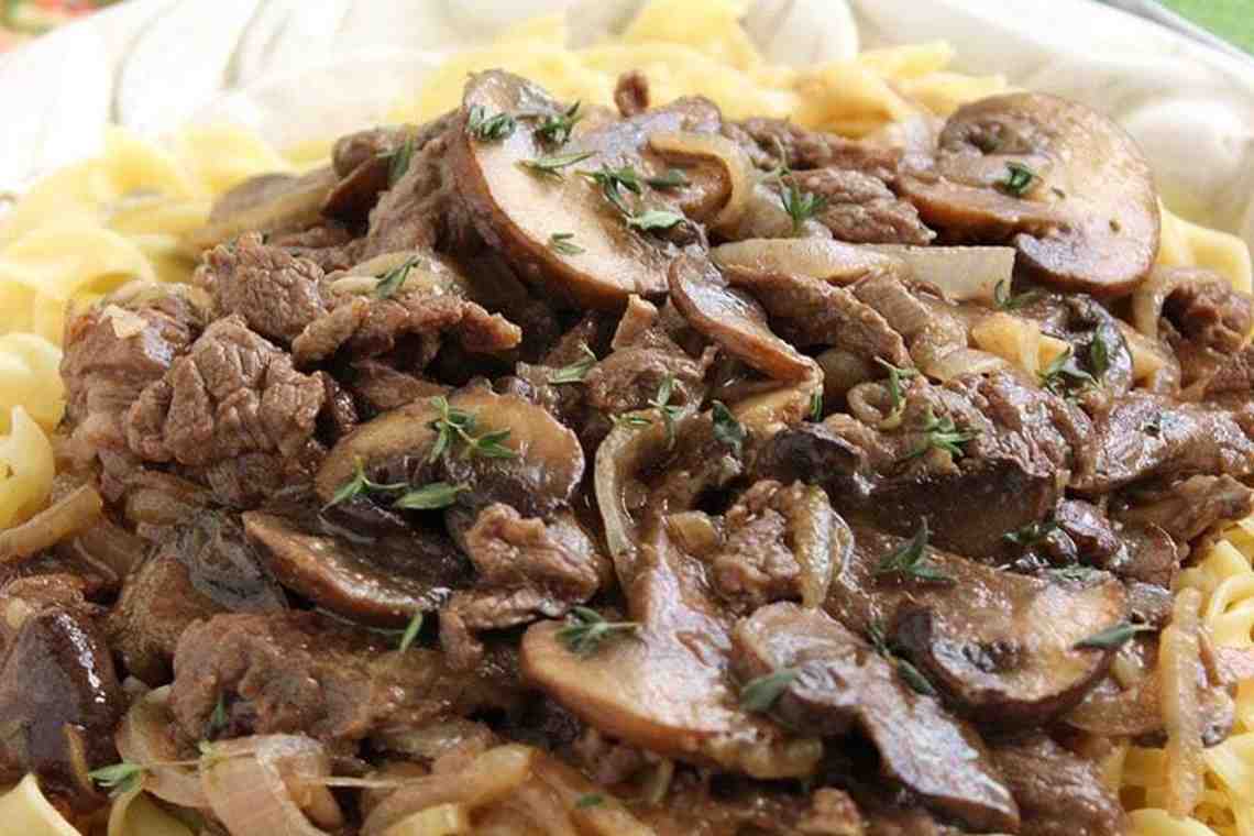 Сытное блюдо: рецепт бефстроганов из говядины с грибами