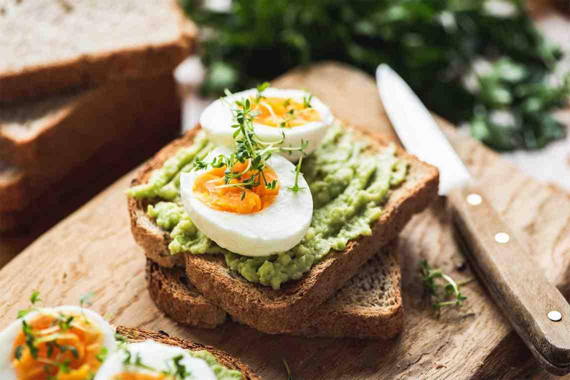 Тосты с яйцом: интересные идеи для завтрака