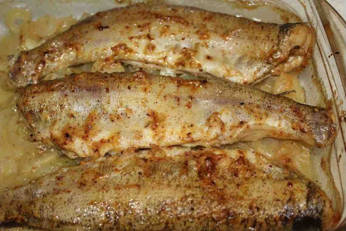 Вкусное блюдо - картошка с сосисками в духовке