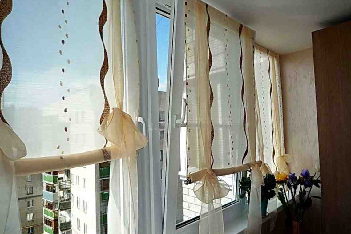 Как повесить шторы на балконе