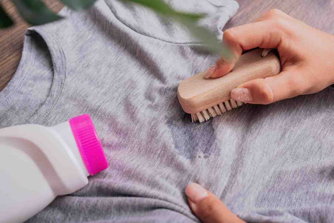 Как очистить с одежды штрих