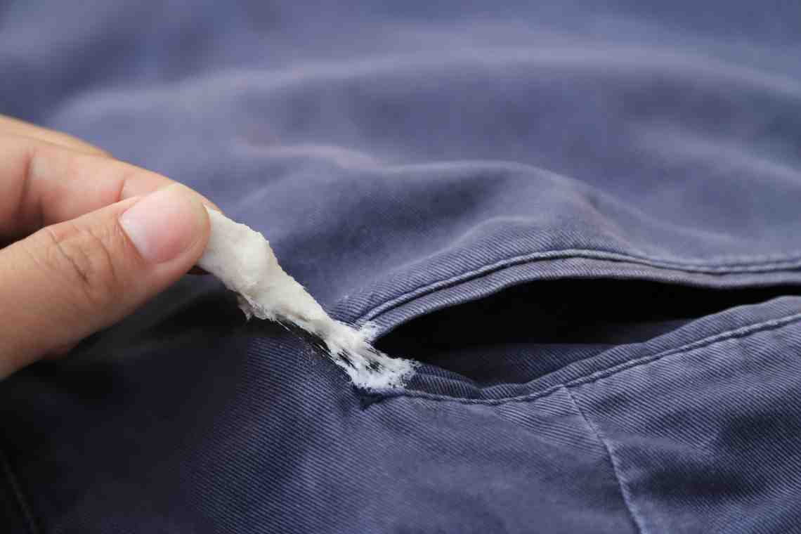 Как отчистить жвачку от брюк