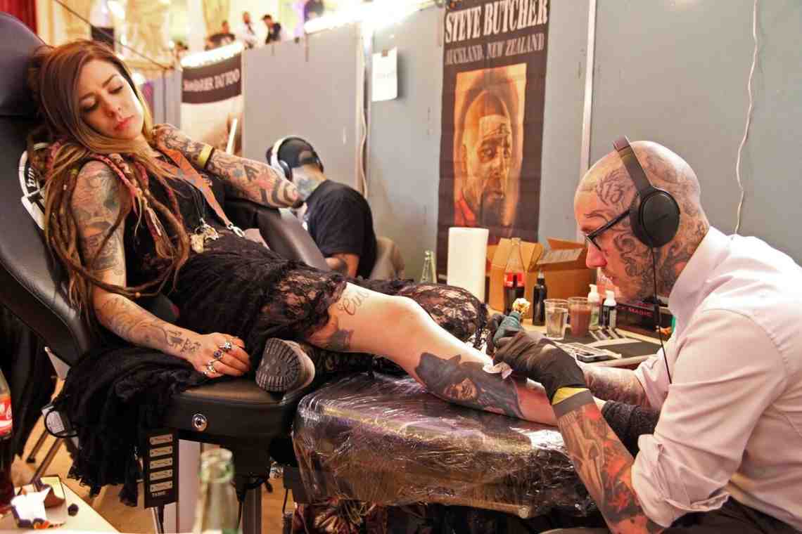 Почему девушка хочет сделать татуировку?