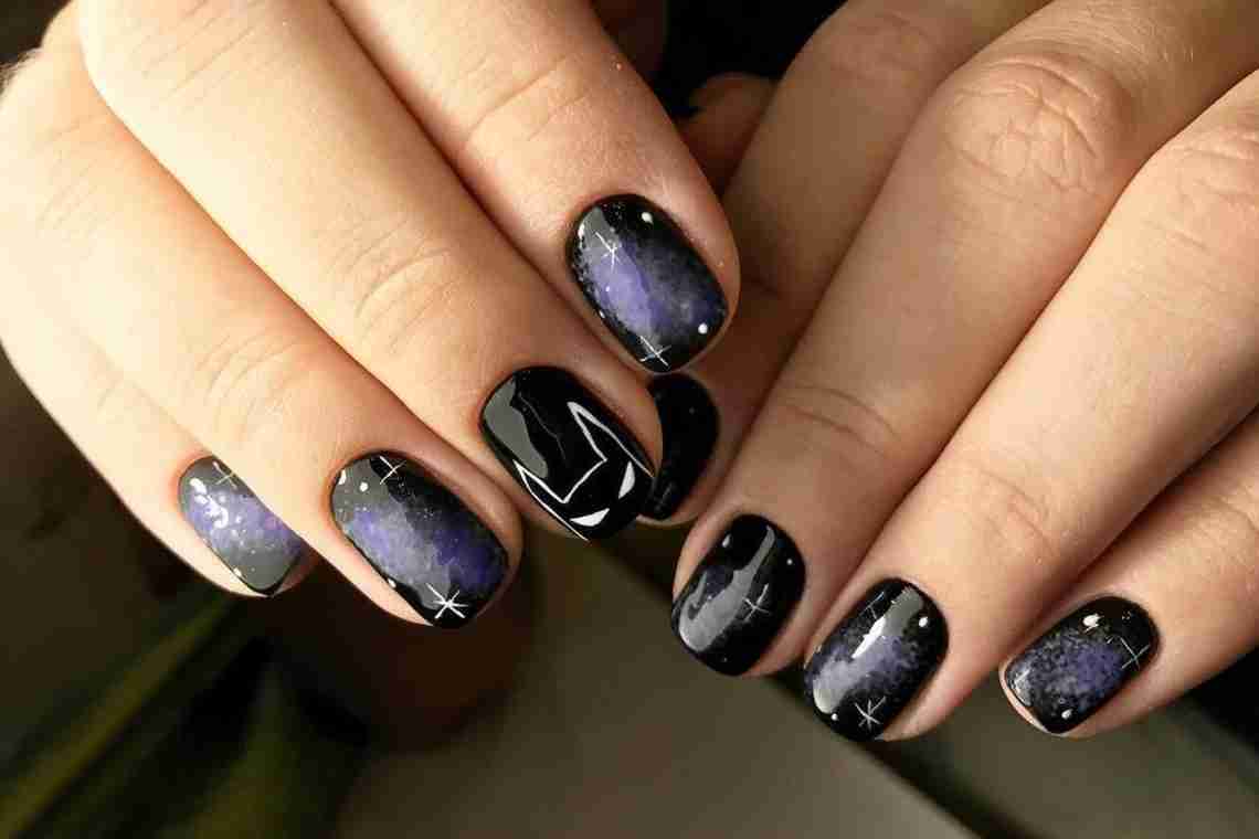 Темные-темные ногти: топ-10 лучших лаков на Хэллоуин