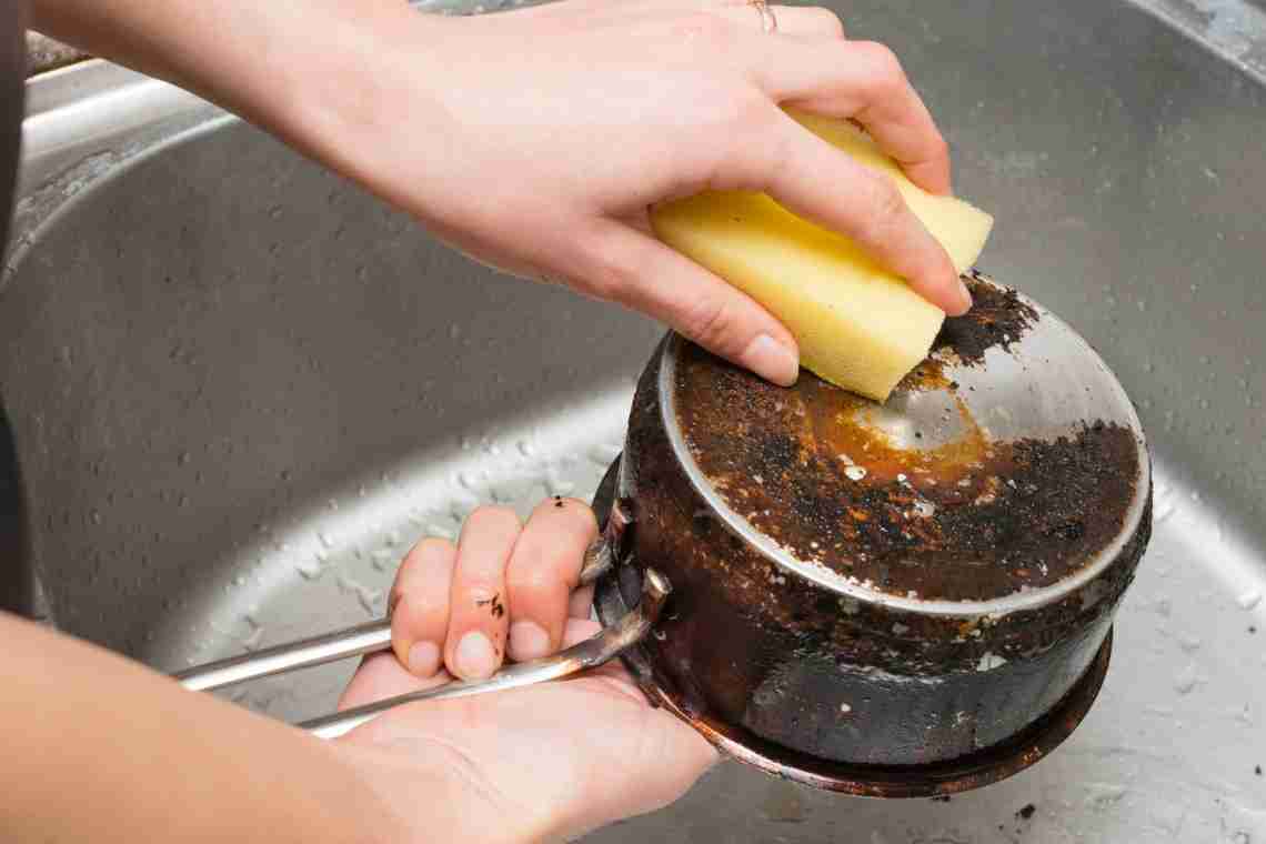 Как отмыть пригоревшую эмалированную кастрюлю?